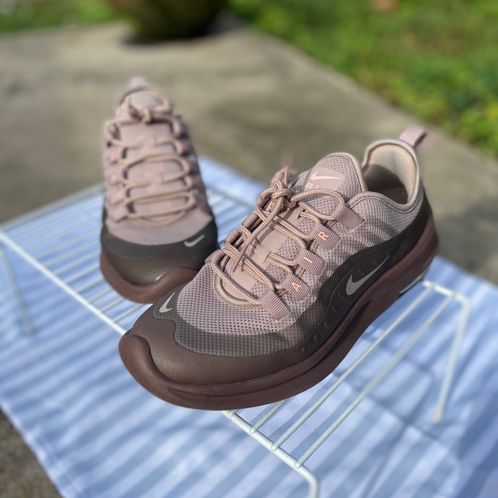 Nike air maxes